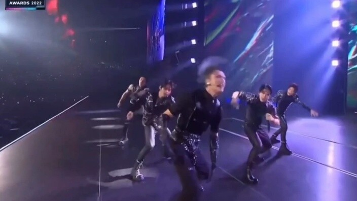 My dance teacher told me that shaking your head can dry your hair, but I didn’t believe it until…