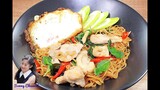 มาม่าผัดกะเพรา ไข่ดาว : Stir Fried Spicy Noodle and Fried Egg l Sunny Thai Food