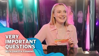 Dakota Fanning says she’s a better liar than Elle Fanning