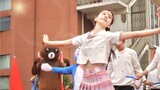 Các nữ sinh trung học Sheniu đã nhảy bài "Love You" trong ngày hội thể thao của trường và nó thật ng