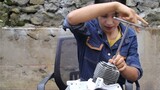 [Vlog]Cô gái sửa chiếc máy cưa nhận được từ fan ở Shangri-la