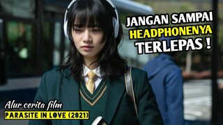 Semula orang-orang gak percaya kalau ia harus selalu menggunakan headphone, sampai suatu saat..