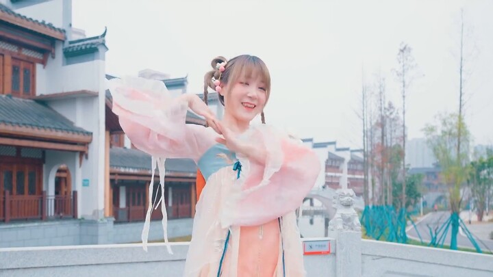 Hua Liu is the top class! The little junior sister in Hanfu dances for a thousand years~
