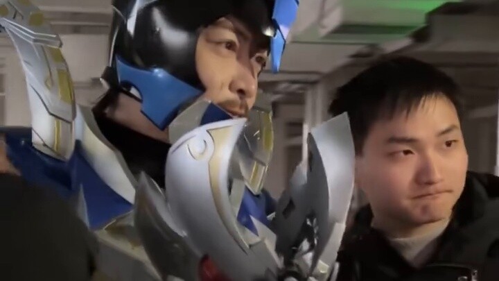 Saya Pahlawan Elang Angin. Berapa nomor hotline purnajual armor tersebut? Orang bilang baju zirah ad
