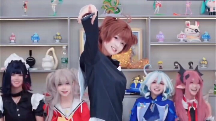 Cardcaptor Sakura Momo terjual habis dan mengirim mobil sport untuk menyelamatkan dirinya sendiri