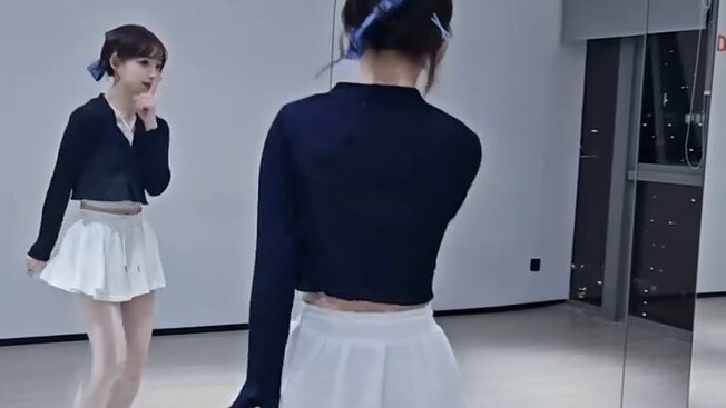 Say You Love Me by Nan Quan Mama is the most suitable spring sweet song for the little white dress