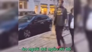 Khen người lạ và cái kết