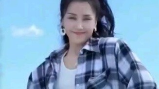 นักร้องหวางหรง โชว์ลีลาการเต้น ดิง ดิง ดัง ดัง (วิดีโอนี้เป็นวิดีโอที่นำมาโพสต์ซ้ำ)