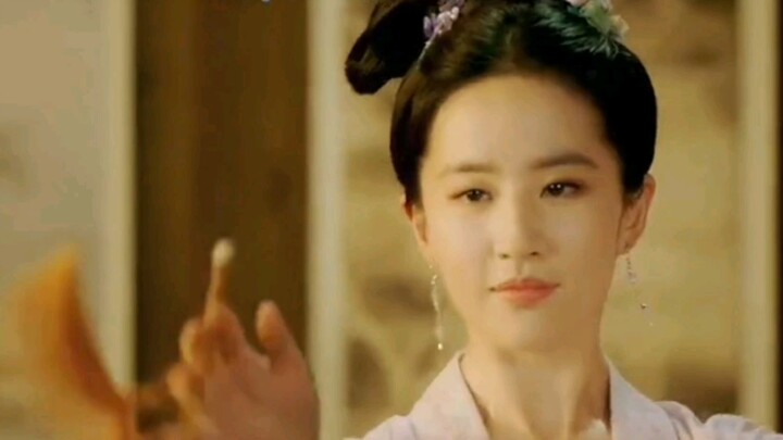 Perubahan apa yang dialami Liu Yifei antara usia 35 dan 15 tahun?