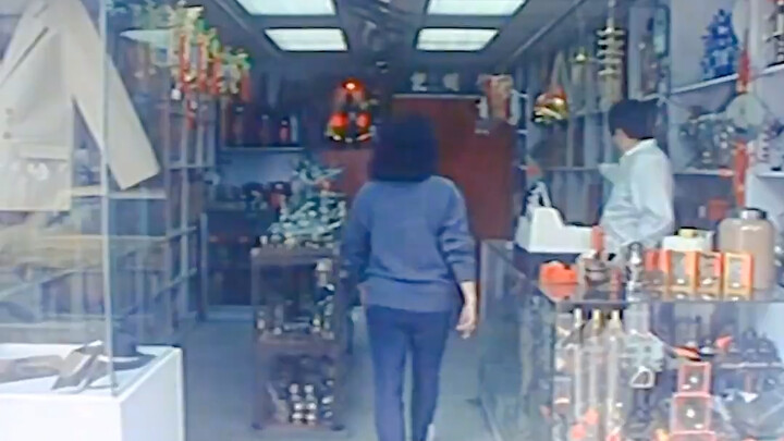 A ghost went to buy funeral supplies, and the boss saw through it at a glance, but unfortunately he 