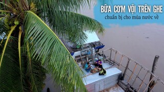 Bữa cơm vội trên ghe đậm vị gia đình - Khói Lam Chiều # 112 | Family meal on the boat