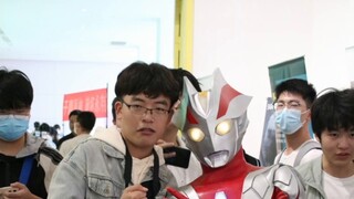 Suatu hari di Pameran Komik Hefei, ini adalah pertama kalinya saya membuat video, saya harap semua o