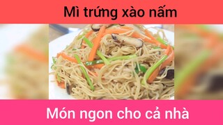 Mì trứng xào nấm