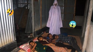 LUCU NGAKAK!! PRANK POCONG BOCIL WAKTU SAUR