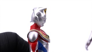 After many years, Saiga is commercialized again and painted back to the palm-moving Ultraman specifi