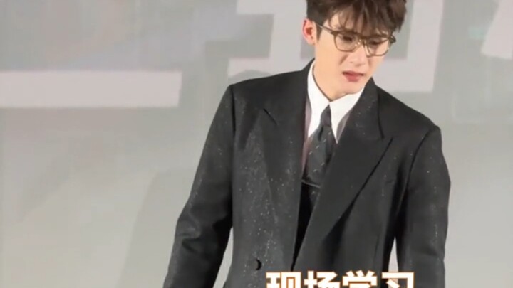 就这么水灵灵逼近100万赞了，难怪那么多人害怕檀健次演戏的同时，也害怕他唱跳。