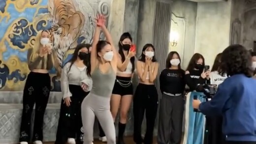 Jennie solo "you&me" versi guru koreografi YG! Saya sungguh menyukai Duke yang lembut dan penyayang 
