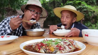 四川农村：30年花鲢都白吃了，剁椒鱼头最过瘾的吃法，高手在民间