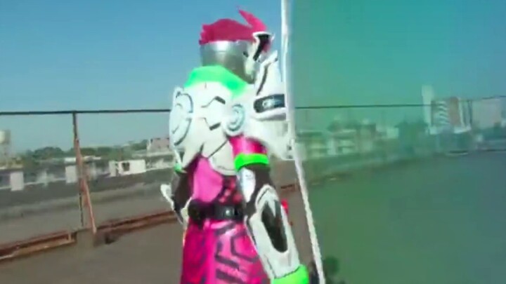 ผู้เล่น Kamen Rider Exaid VR เข้าสู่ระบบจากระยะไกล