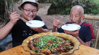 Membuat "tumis ayam sambal dan kacang kedelai" yang empuk dan gurih