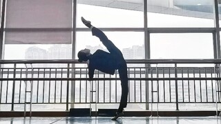 “Dancers Practice” บอกลาฤดูหนาวและตื่นขึ้นมาในป่า