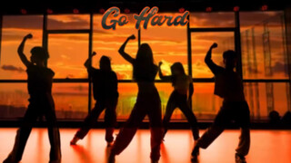 末日变身拯救世界！🌇还没有看过【Twice-Go Hard】的人有难了！