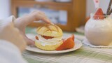 [Makanan] Hidangan Roti Krim Stroberi dan Minuman Yogurt Ceri