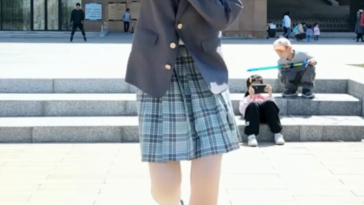 [Nai Xi] Social death scene! Dancing to "Heartbeat Spectrum" in the wind on the street