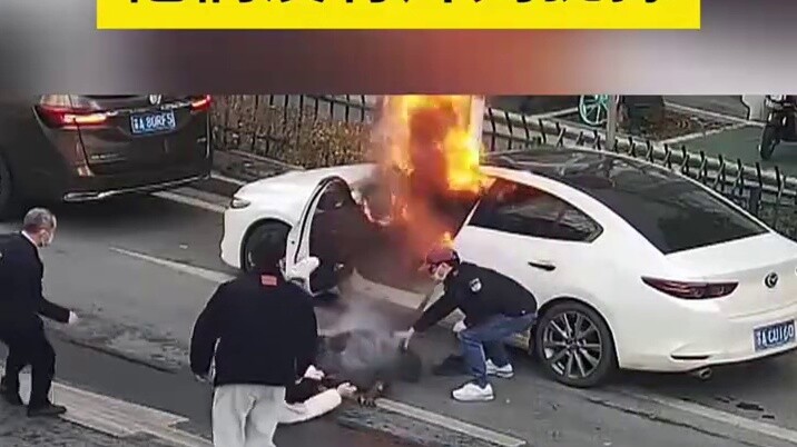 Bergegas menuju “kereta api” untuk menyelamatkan orang, mereka tak ragu sejenak pun