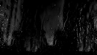 【黑幕素材】雨水在窗户上的流动效果无版权无水印自取［1080 HD]