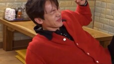Poor Yoo Yeon-seok was the one who had to pay the bill again. This time he was so miserable, he chos