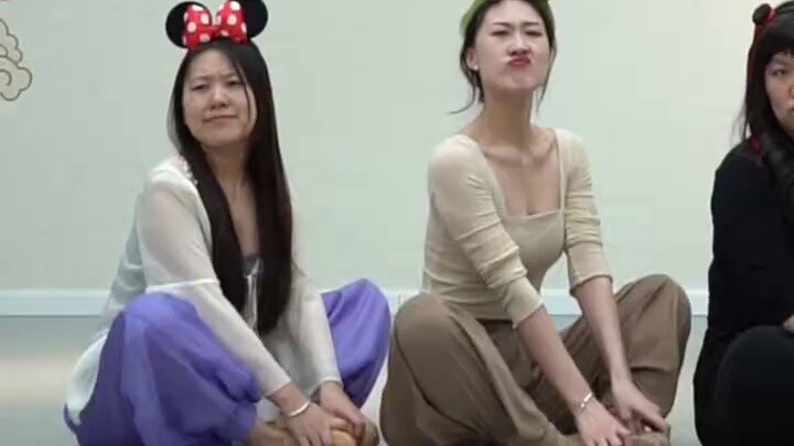 ความยืดหยุ่นของข้อสะโพกและการฝึกฝนที่มหัศจรรย์มาถึงแล้วที่ Yunqi Dance Studio