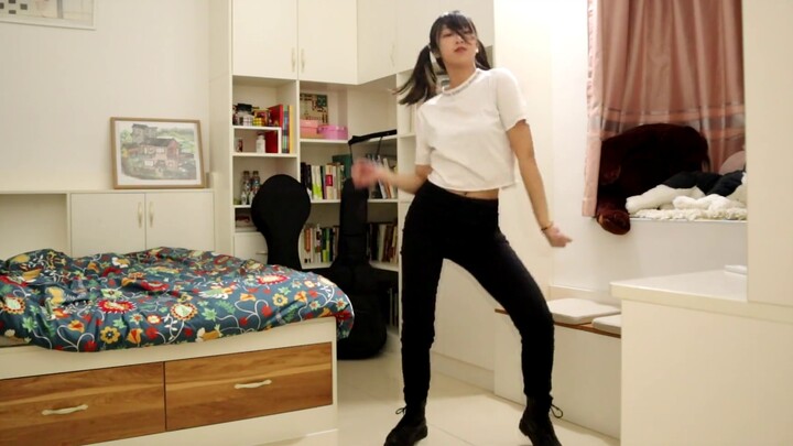 [Laoleng] I am so bored that I dance at home and cover MAMAMOO