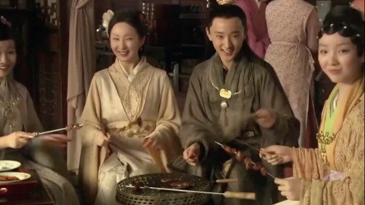 同样是芦雪庵吃鹿肉，旧版：释放童心，新版：笑气上瘾？