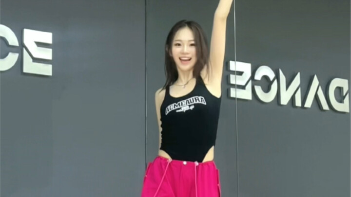 【wanzi】准大学生翻跳newjeans新歌（看起来很瘦胳膊？