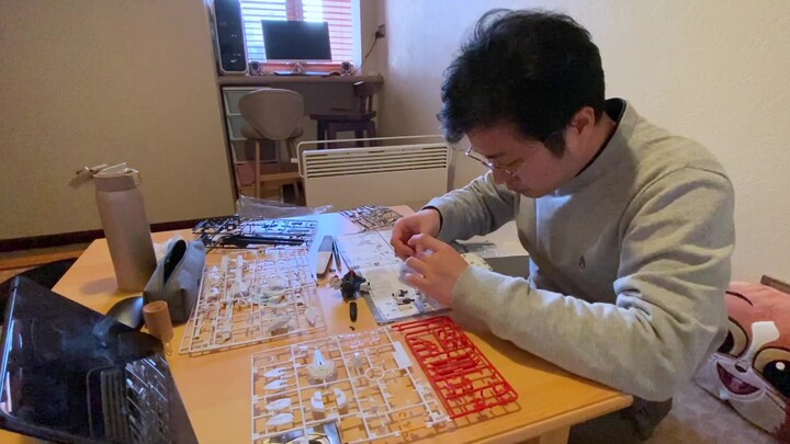 Newbies assembling MG Freedom Gundam 2.0 process and experience sharing