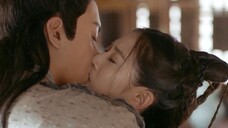 Wuji finally gets manly for once, and Minmin responds with a passionate kiss!