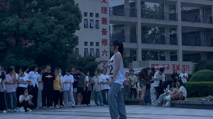 16岁零基础big胆翻跳newjeans 刚擦完汗攥着个纸就上了…下来才发现我哭 补药喷我呀