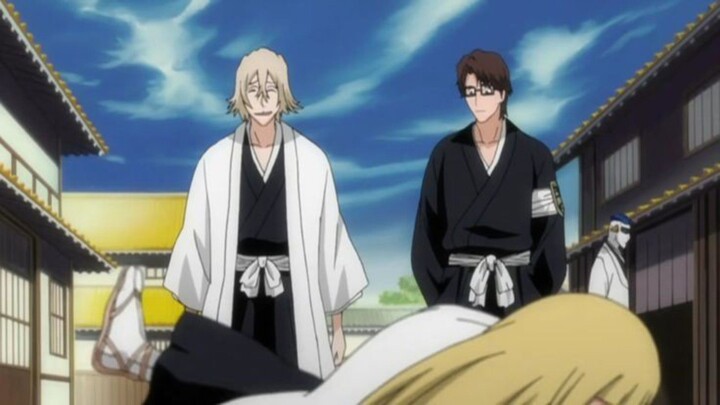 SEWAKTU AIZEN MASIH AKUR SAMA URAHARA