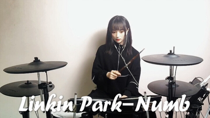 Rack drum solo of LinKinPARK's "Numb" was remixed by a girl