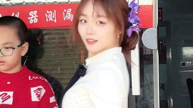 Kpop people return to their hometown Belike: Let my brother use firecrackers to accompany me in stra