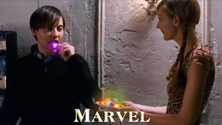 ล้อเลียนMARVEL： สไปเดอร์แมนกินถุงมือธานอสและดีดนิ้วของเขาอย่างบ้าคลั่ง