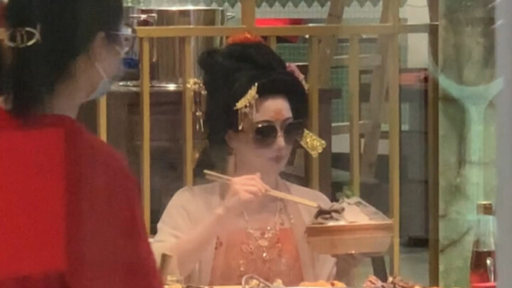 你去告诉那个老皇帝，姐要回老家了