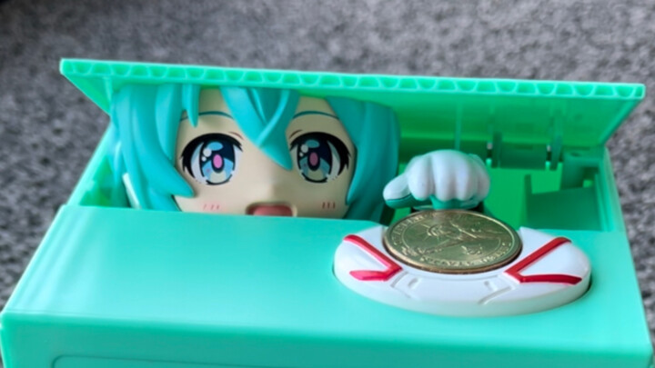 Celengan Miku sangat memuaskan desu~