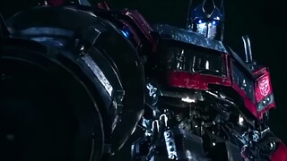 "Optimus Prime yang tenang tetap sama, Optimus Prime yang penuh kekerasan adalah satu-satunya" seri 