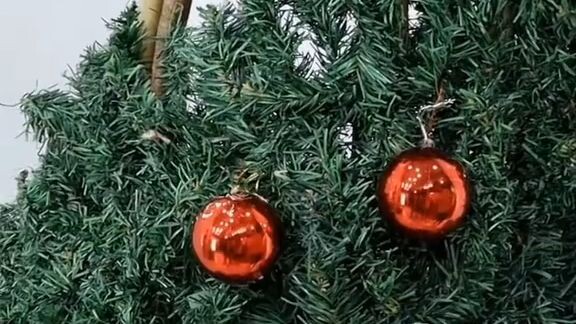 dekorasi pohon natal