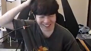 มันแปลกมากว่าทำไมถึงมีคนจำนวนมากพยายามจับฉันอยู่ดีๆ 【ไก่แอ็บสแทรค 36】