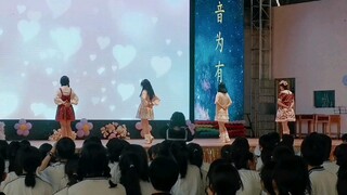 Anggota klub animasi Sekolah Menengah Heyuan menari mengikuti lagu "Lucu くてごめん" bersama-sama! ♡Aku m