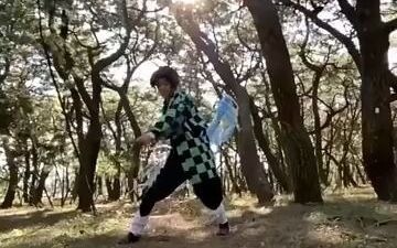 [พิฆาตอสูร] หนุ่มญี่ปุ่นจำลองการหายใจของน้ำด้วยดาบนิจิรินทำเอง เจ๋งมาก!
