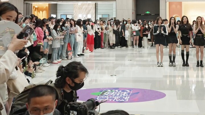 New girl group un!vu5 participated in offline roadshows for the first time, "univus" and "Feng Hua J